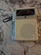 Vintage GE General Electric 7-2715 AM/FM Transistor Radio RARE w/battery picture