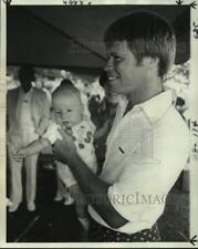 1977 Press Photo Jim Simons Holds His Baby, Bradley - noo69036 picture