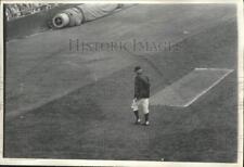 1942 Press Photo Detroit Tigers Mayo Smith Walks Back From Mound Again picture