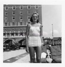 20th CENTURY WOMAN Vintage FOUND PHOTO Black And White Snapshot  OWL 43 LA 94 S picture