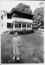 1975 Press Photo Singer Kate Smith at her summer home, Lake Placid, New York picture