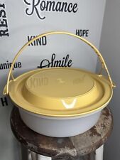 Vintage Tupperware Pie Keeper With Handle 719-4  W/720-2 Lid picture