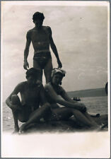 1970s Affectionate Men Trunks Bulge Pretty Women Bikini Beach Gay int Vint Photo picture
