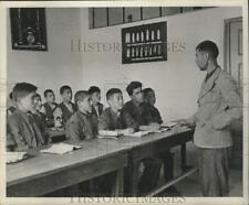 1944 Press Photo Children of the Turkish steppes being taught in factory schools picture