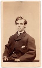 ANTIQUE CDV 1865 S.M. FASSETT HANDSOME YOUNG MAN IN SUIT CHICAGO ILLINOIS picture