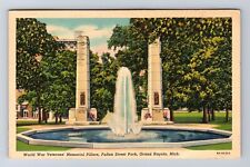 Grand Rapids MI-Michigan, War Veterans Memorial Pillars, Vintage c1942 Postcard picture