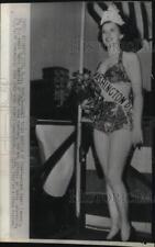 1944 Press Photo Venus Ramey crowned 
