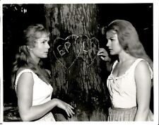 LG350 Original Photo DEBBIE REYNOLDS CARROLL BAKER in 1962 HOW THE WEST WAS WON picture