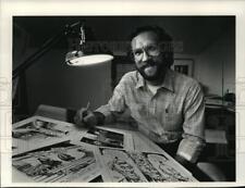 1983 Press Photo Political cartoonist Michael Konopacki home studio in Madison picture