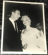 Marilyn Monroe and Joe Dimaggio Gorgeous Glossy 1970's Photo picture