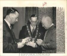 1957 Press Photo Robert Birscoe, Dublin, visits Cardinal, Archbishop in New York picture