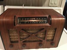 Vintage Radio TRAV-LER wood tabletop tube , picture