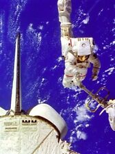 Astronaut Bruce McCandless on EVA outside shuttle Challenger - New 8x10 Photo picture