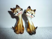 Kitschy Pair of Vintage Retro Cat Kitten W Eyes Closed Ceramic Figurines 3.5