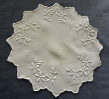 Vintage White Floral Scalloped Embroidered 10.5