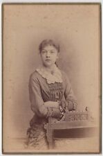 CIRCA 1880s CABINET CARD REED GORGEOUS YOUNG LADY IN FANCY DRESS CLINTON IOWA picture