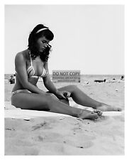 BETTIE PAGE SEXY CELEBRITY HOLLYWOOD MODEL IN BIKINI SITTING ON BEACH 8X10 PHOTO picture