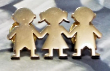 VTG THREE CHILDREN HOLDING HANDS GOLD TONE SOUVENIR LAPEL PINBACK PIN FASHION picture