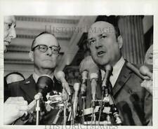 1970 Press Photo Defense Secretary Melvin Laird talks to press at Capitol Hill picture