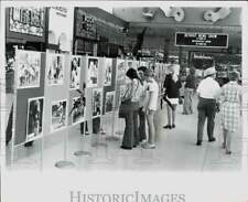 1973 Press Photo Visitors View Centennial Exhibits at Southfield Mall, Michigan picture