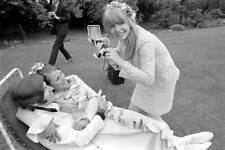 Jane Asher takes a photograph of the bride and groom Mike McGe- 1968 Old Photo picture
