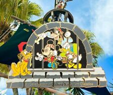Walt Disney World - WDAC - 2000 Pirates of The Caribbean Gold Jail Scene Pin picture