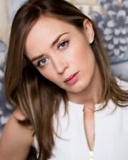 EMILY BLUNT 8x10 PHOTO * picture