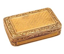 French 1790 Neoclassical Louis XVI Rectangular Snuff Box In Labrated 18Kt Yellow picture