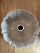 LONGABERGER POTTERY 9” FLUTED CAKE PAN WOVEN TRADITIONS IVORY 31794 BUNDT No Box picture