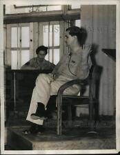 1945 Press Photo Correspondent Henry Keys testifies at Yamashita Trial picture