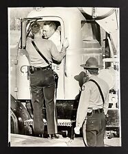 1968 Claycomo Missouri Highway Patrolman Confronts Truck Diver VTG Press Photo picture