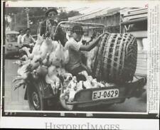 1972 Press Photo Motorcycle taxi packed with ducks in Saigon, Vietnam picture