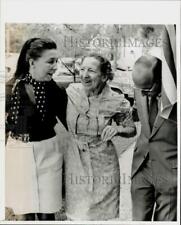 1970 Press Photo Mrs. Blanche Lovell assisted by friends at son's home in Texas picture