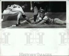 1985 Press Photo Neal Heaton tags out Tom Brookens at 3rd base on an infield picture