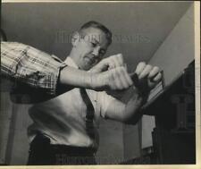 1963 Press Photo Joseph Heslin fingerprints prisoner in East Greenbush, New York picture