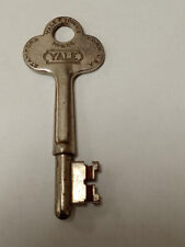 VINTAGE YALE & TOWNE MANUFACTURING CO. OVER-SIZED HOTEL ROOM SKELETON DOOR KEY picture