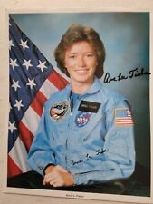 ANNA LEE FISHER women Astronaut signed 8x10 NASA (1st Mom in Space) STS-51A vntg picture