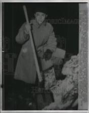 1952 Press Photo Forrest E. Lane helps shovel snow at HR Depot picture