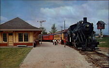 Green Bay Wisconsin ~ National Railroad Museum ~ train ~ Depot ~ postcard picture