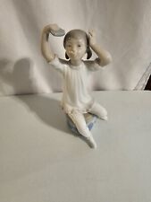 LLADRO #1148 GIRL WASHING SHAMPOOING HAIR - retired collectible mint condition picture