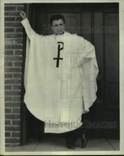 1985 Press Photo Robert Blake plays a priest in 