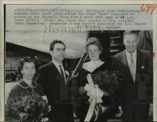 1960 Press Photo Henry Cabot Lodge greeted by Gov and Mrs. Cecil Underwood picture
