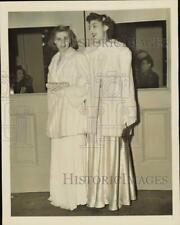 1940 Press Photo Anton & June Dunn arrive at Metropolitan Opera House opening picture