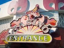 (Kb) FOUND PHOTO Photograph Snapshot 4x6 Circus Las Vegas Casino Clown Sign picture