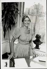 1982 Press Photo Actress Ellen Burstyn in her New York City office - lrs20786 picture