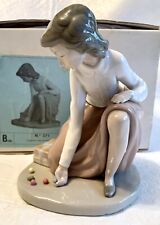Vintage 1985 NAO By LLADRÓ Figure Statue Retired GIRL PLAYING MARBLES No.371 picture
