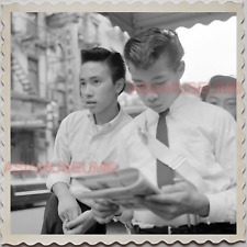 50s MANHATTAN NEW YORK CITY CHINATOWN ASIAN BOY READING VINTAGE USA Photo 10011 picture