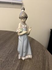 LLADRO Figurine Spring Token 5604 Girl W/ Bouquet Of Flowers 8.5” picture