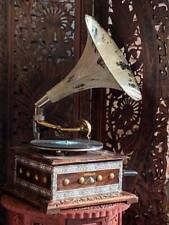 Beautiful Antique Working Gramophone Special embroidered Gramophone Player picture