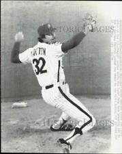 1976 Press Photo Phillies' Steve Carlton pitches at game at Philadelphia picture